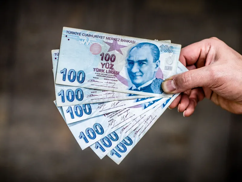 Vilken valuta ska man ta med till Alanya? Turkisk lira, pund eller euro?