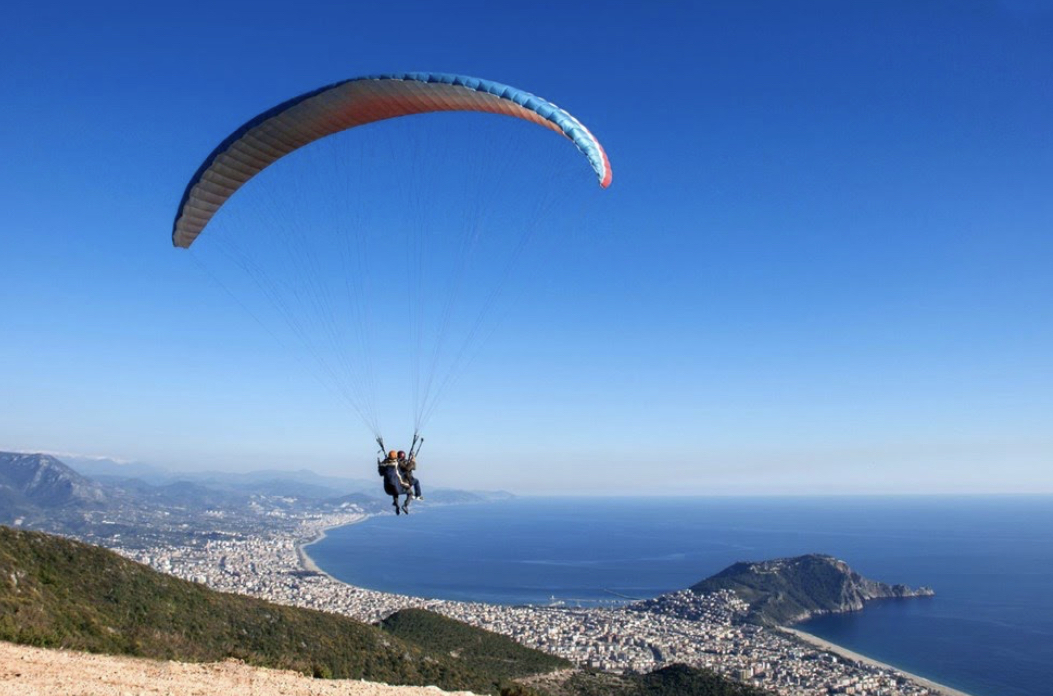 Alanya Yamaç Paraşütü: Profesyonel Pilot Eşliğinde 800 Metreden Tandem Uçuş